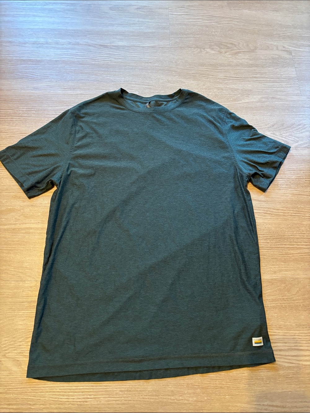 Vuori Mens Small Strato Tech T Shirt Stretch Performance Heather Green Soft V126